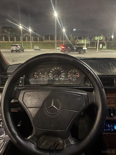 Mercedes E 220 1994, 392,000 km - 2.2 l - Bakı
