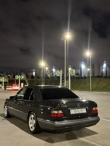 Mercedes E 220 1994, 392,000 km - 2.2 l - Bakı