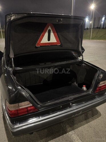 Mercedes E 220 1994, 392,000 km - 2.2 l - Bakı