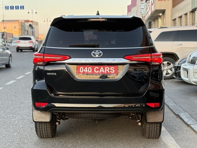 Toyota Fortuner-4