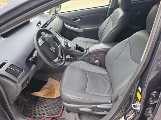 Toyota Prius-13