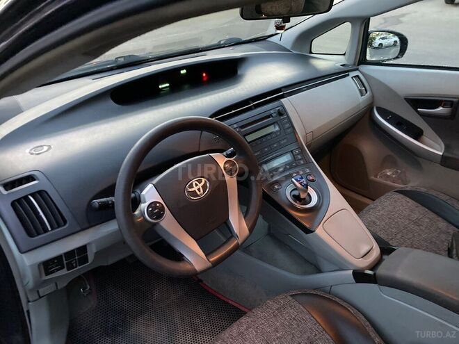 Toyota Prius-11