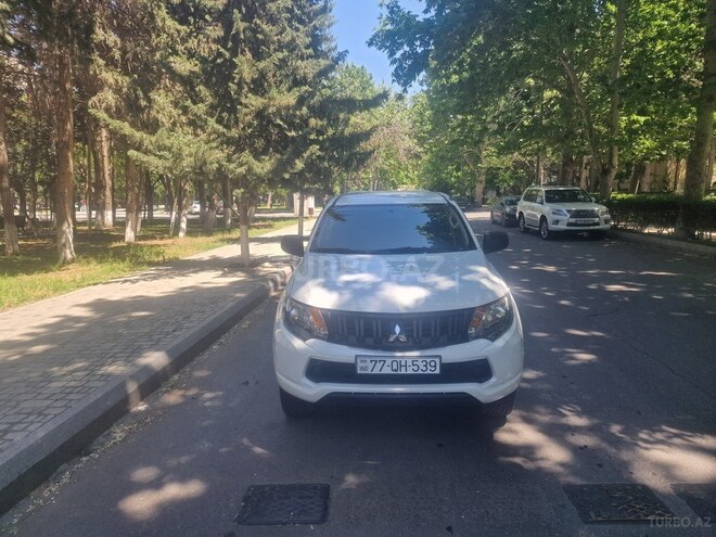Mitsubishi L200 2016, 221,000 km - 2.4 l - Bakı