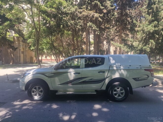 Mitsubishi L200 2016, 221,000 km - 2.4 l - Bakı
