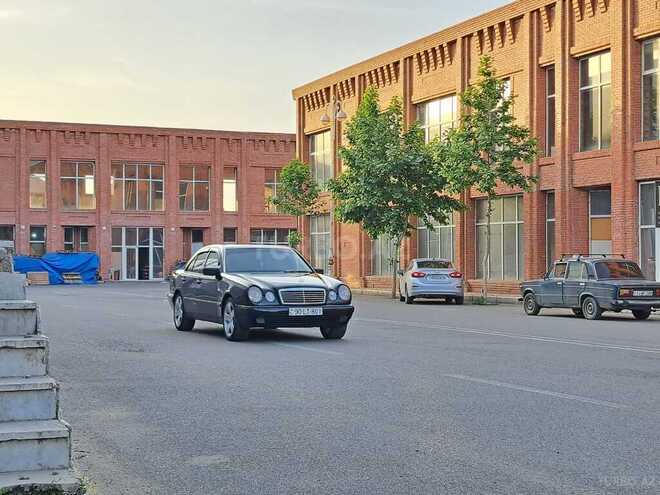 Mercedes E 240 1999, 327,707 km - 2.4 л - Gəncə
