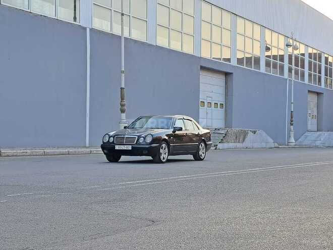 Mercedes E 240 1999, 327,707 km - 2.4 л - Gəncə