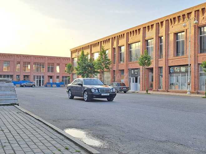 Mercedes E 240 1999, 327,707 km - 2.4 л - Gəncə