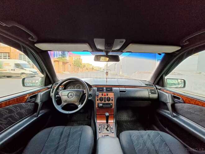 Mercedes E 240 1999, 327,707 km - 2.4 л - Gəncə
