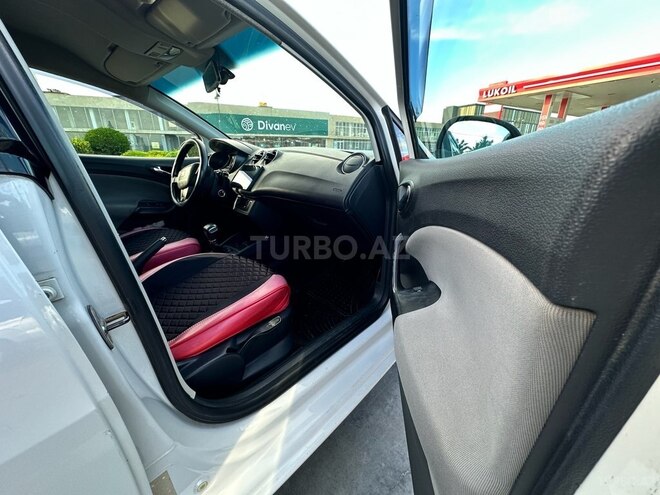 SEAT Ibiza-11