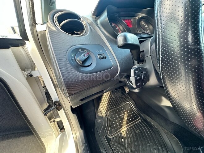 SEAT Ibiza-13