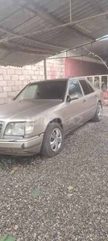 Mercedes E 250 1994, 421,245 km - 2.5 l - İmişli