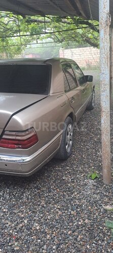 Mercedes E 250 1994, 421,245 km - 2.5 l - İmişli
