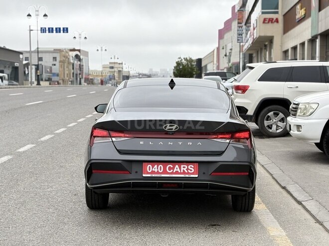 Hyundai Elantra-2