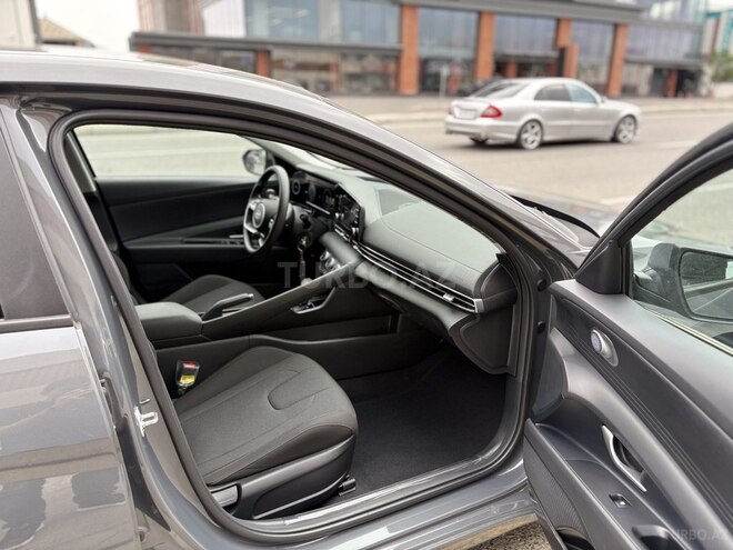 Hyundai Elantra-11