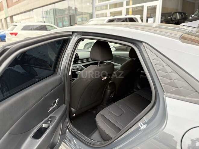 Hyundai Elantra-12