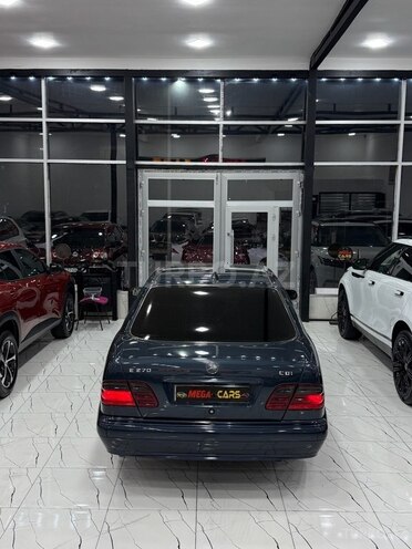 Mercedes E 270 2000, 288,000 km - 2.7 l - Sumqayıt