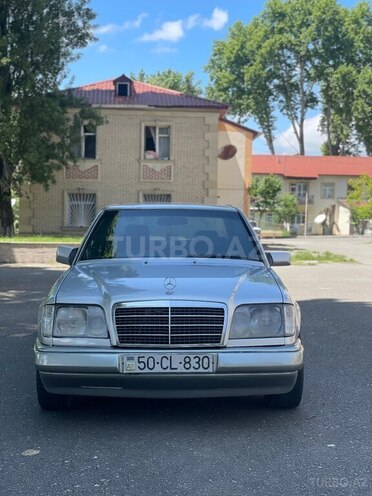 Mercedes E 250 1995, 298,000 km - 2.5 л - İsmayıllı