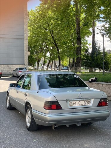 Mercedes E 250 1995, 298,000 km - 2.5 л - İsmayıllı