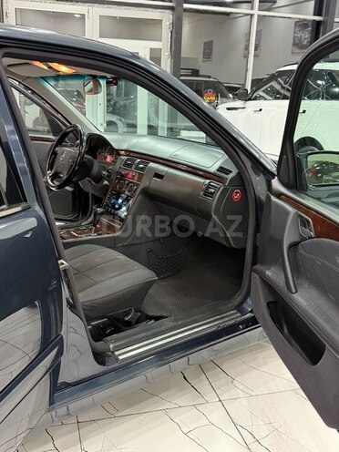 Mercedes E 270 2000, 288,000 km - 2.7 l - Sumqayıt