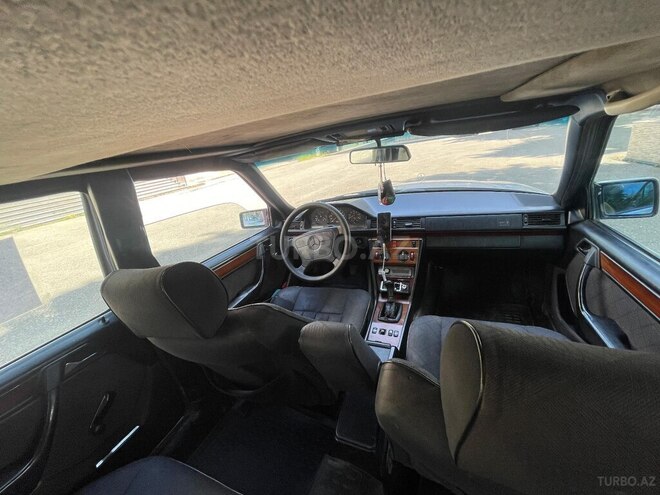Mercedes E 250 1995, 298,000 km - 2.5 л - İsmayıllı