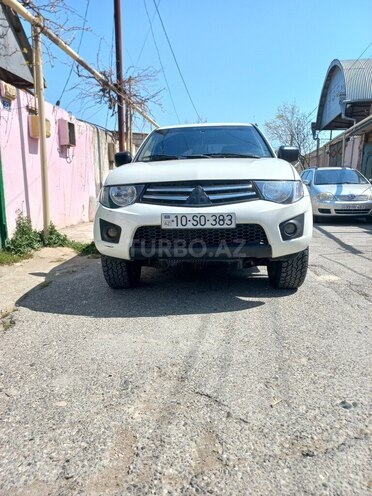 Mitsubishi L200 2006, 283,000 km - 2.5 l - Bakı