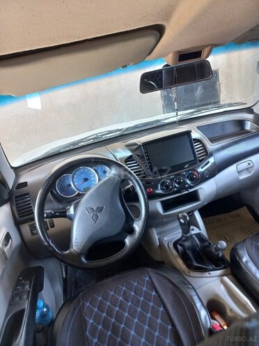 Mitsubishi L200 2006, 283,000 km - 2.5 l - Bakı