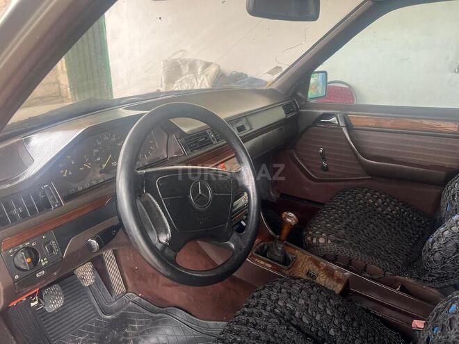 Mercedes E 200 d 1993, 456,000 km - 2.0 л - Beyləqan