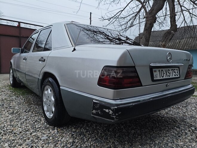 Mercedes E 200 d 1993, 222,222 km - 2.0 l - Quba