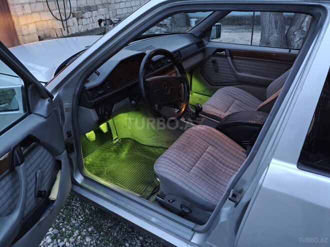 Mercedes E 200 d 1993, 222,222 km - 2.0 l - Quba
