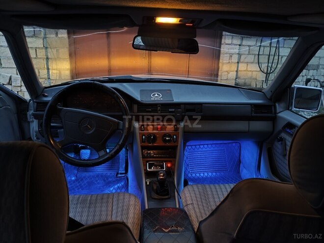 Mercedes E 200 d 1993, 222,222 km - 2.0 l - Quba