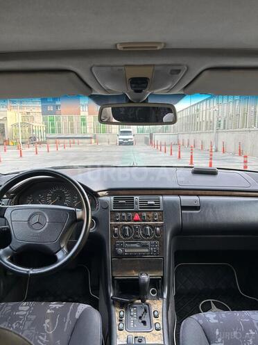 Mercedes E 240 1998, 238,000 km - 2.4 l - Bakı