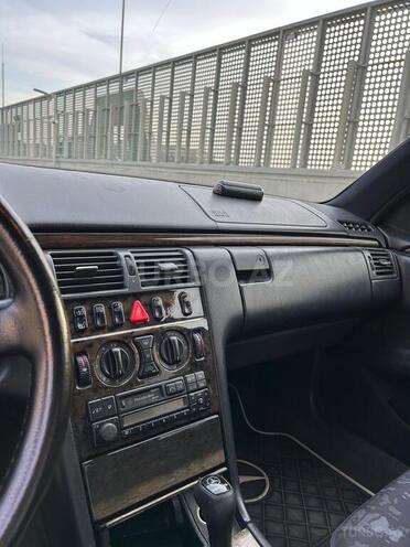 Mercedes E 240 1998, 238,000 km - 2.4 l - Bakı