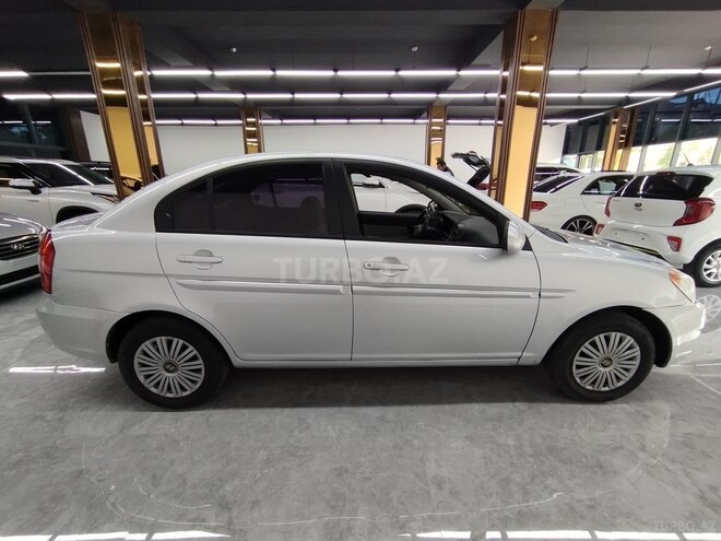 Hyundai Accent-7