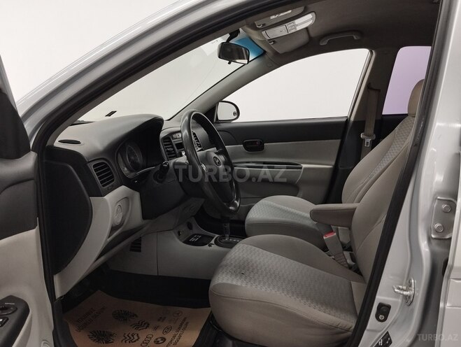 Hyundai Accent-9