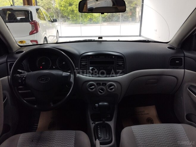 Hyundai Accent-10