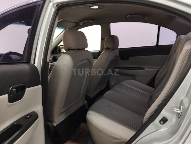 Hyundai Accent-12