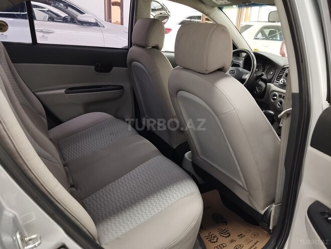 Hyundai Accent-13