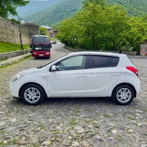 Hyundai i20 2011, 134,500 km - 1.4 l - Şəki