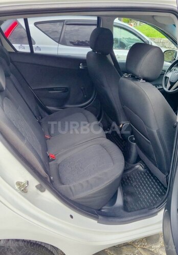 Hyundai i20 2011, 134,500 km - 1.4 l - Şəki