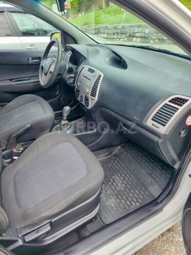 Hyundai i20 2011, 134,500 km - 1.4 l - Şəki