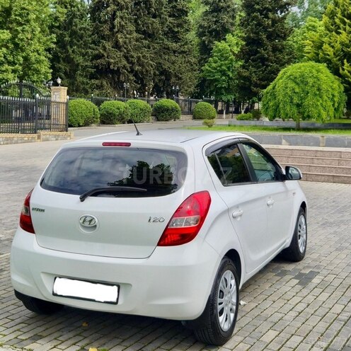 Hyundai i20 2011, 134,500 km - 1.4 l - Şəki