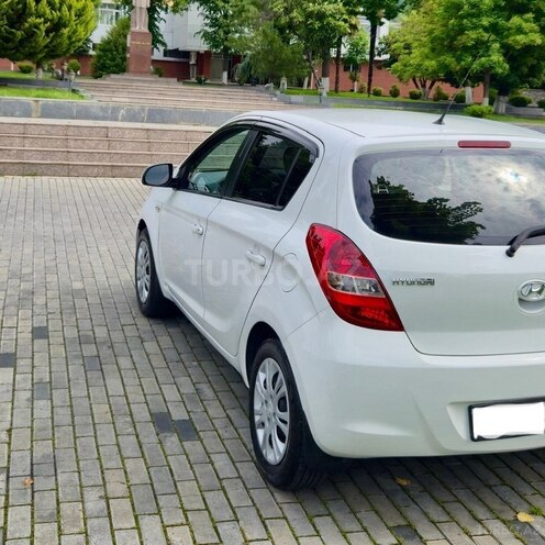 Hyundai i20 2011, 134,500 km - 1.4 l - Şəki