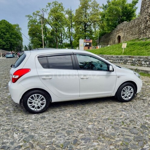 Hyundai i20 2011, 134,500 km - 1.4 l - Şəki