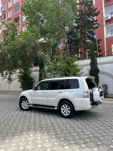 Mitsubishi Pajero 2011, 232,000 km - 3.5 л - Bakı