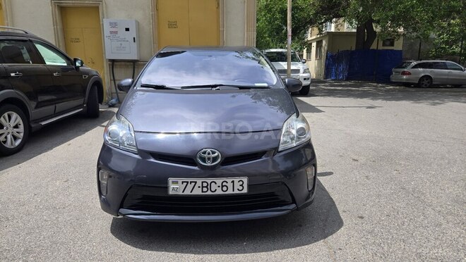 Toyota Prius PHV-2