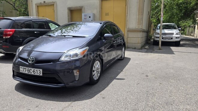 Toyota Prius PHV-3
