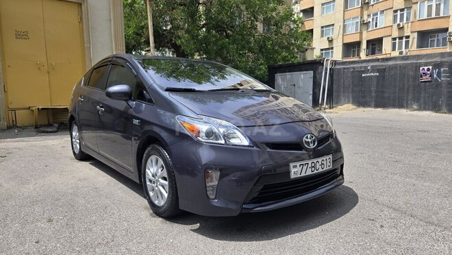 Toyota Prius PHV-1