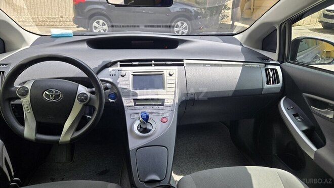 Toyota Prius PHV-8