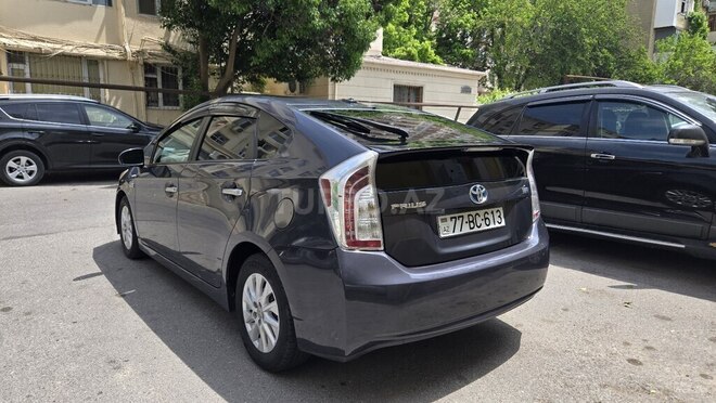 Toyota Prius PHV-5