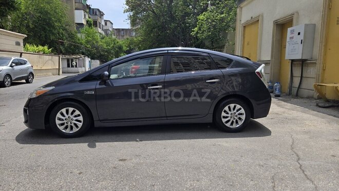 Toyota Prius PHV-6